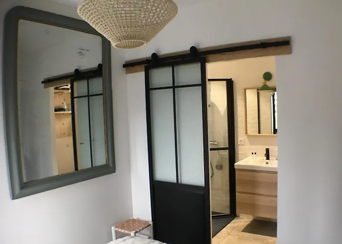 La De L'abbaye - Climatisation Et Petit Dej Bed and breakfast Nantes